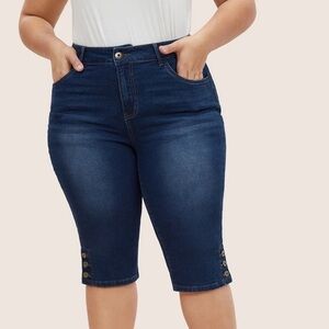 BloomChic Plus Size 2XL High stretch Dark Wash Button Hem Cropped Jeans us16